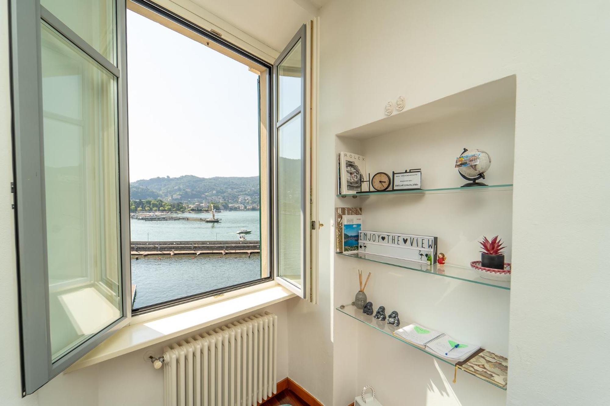 Appartement Esclusivo Fronte Lago, In Centro A Con Garage *