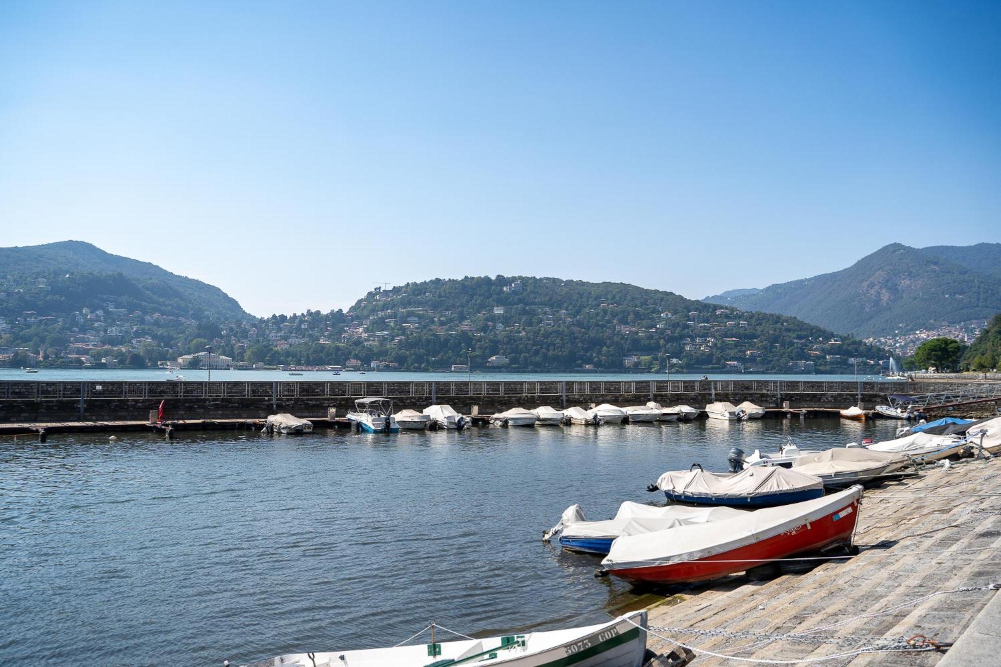 Esclusivo Fronte Lago, In Centro A Con Garage Côme